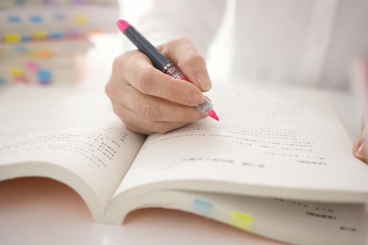50代からの学び直しは遅い？資格取得と第二の人生を「成功」に導く設計図
