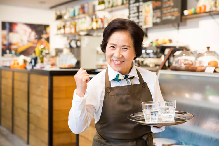 年齢に縛られない働き方！シニアが選ぶアルバイトの現状