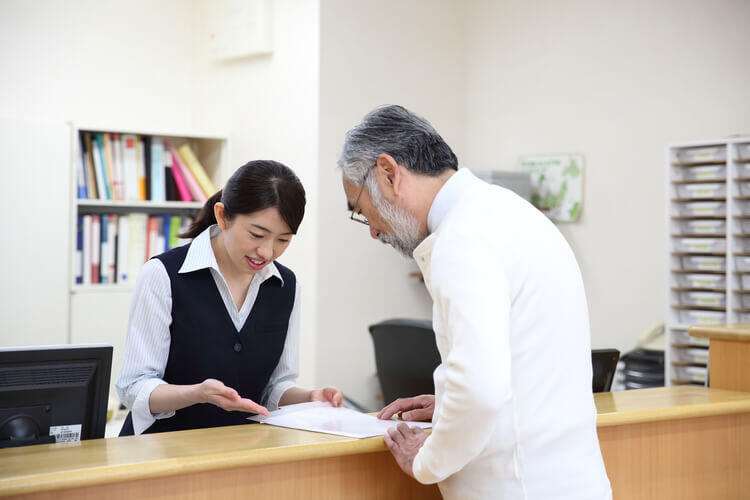 2025年健康保険証が廃止！健康保険証の代わりとなる資格確認書とは？利用時の注意点や利用期限などをご紹介