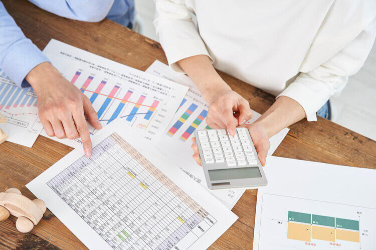 定年退職後は保険を見直すタイミング？選び方のポイントと注意点をご紹介