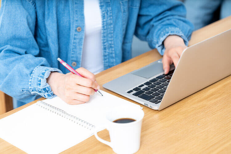 物価高で収入不安が増えている？インフレ時代に負けない知識やスキルアップで収入を上げる方法を紹介