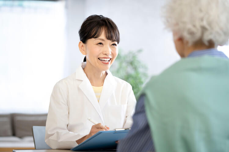 「終活アドバイザー」という新しいキャリアの選択肢とは？ミドルシニアが活躍できる理由