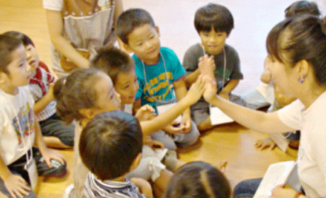 \歌やゲームで♪こどもたちに「楽しい英語」を／女性活躍中【ベネッセ幼稚園保育園の英会話講師】柏市 中高年(40代