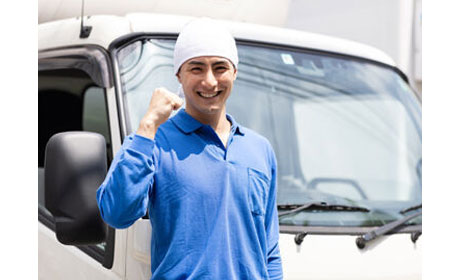 配送ドライバー！学歴経験不問で日払い可《ミドル世代が活躍中》土日休み！