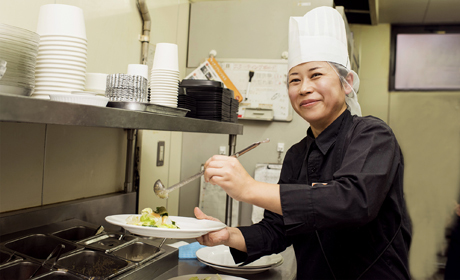 ガスト　松山朝生田店＜011625＞のアルバイト情報